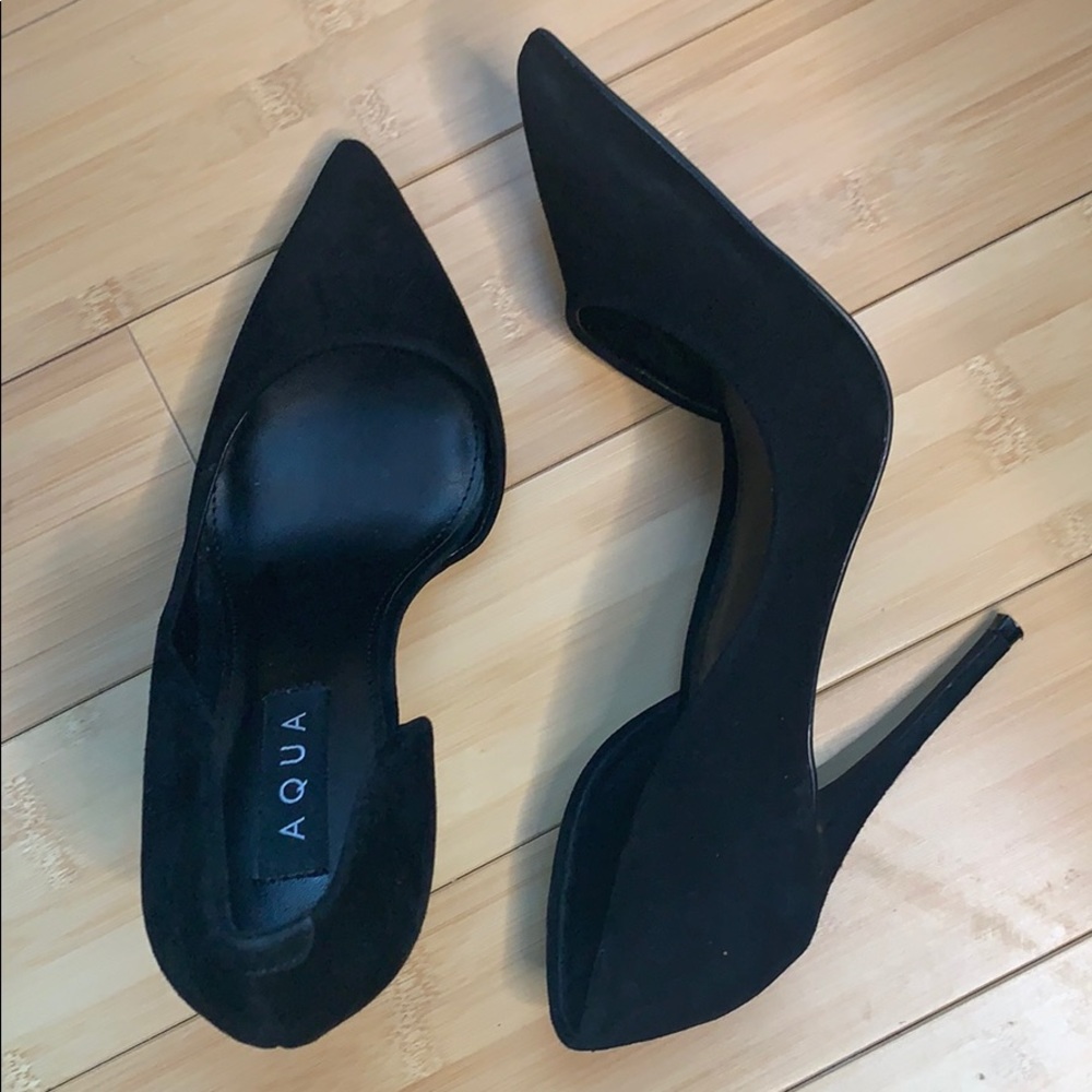 Black Pumps - Picture 4 of 5